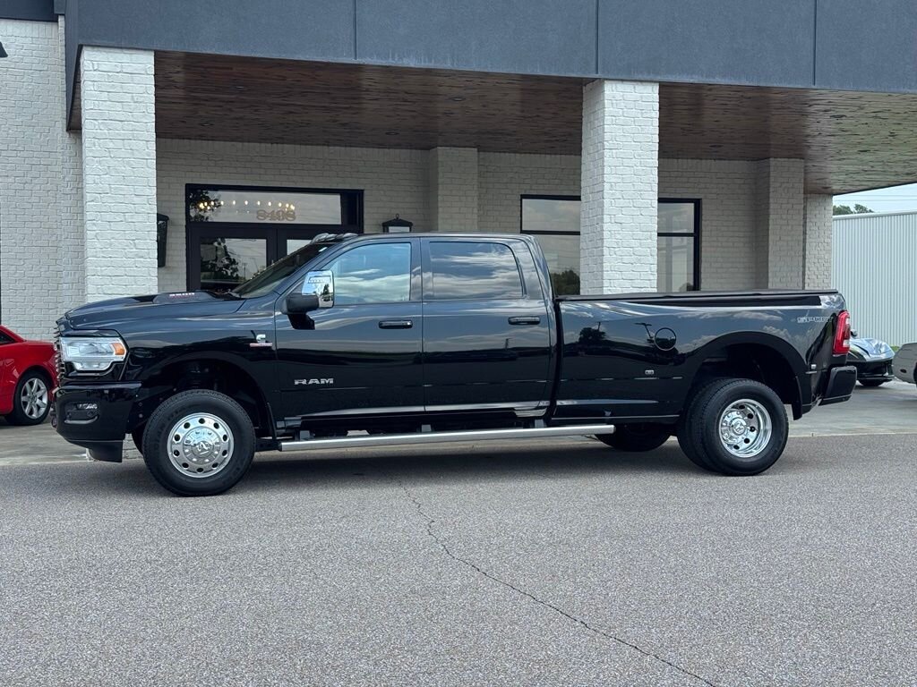 2024 RAM 3500 Laramie - Photo 6 - Martin, TN 38237