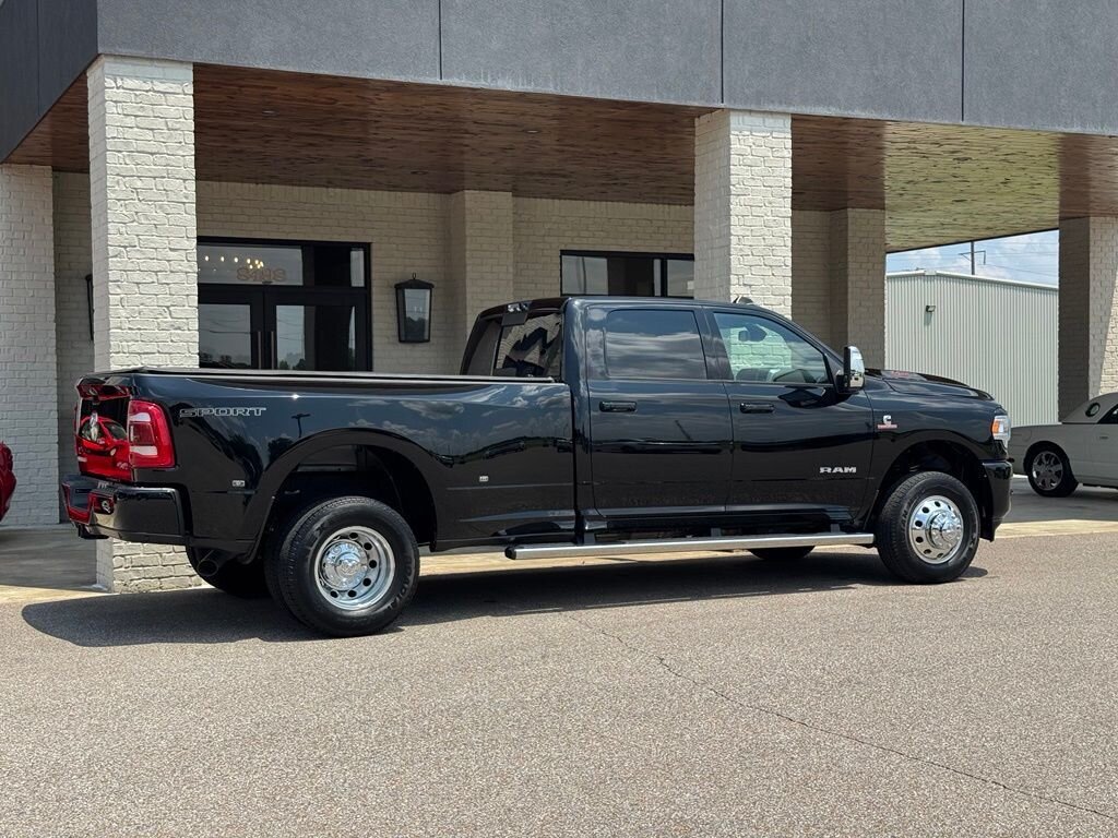 2024 RAM 3500 Laramie - Photo 15 - Martin, TN 38237
