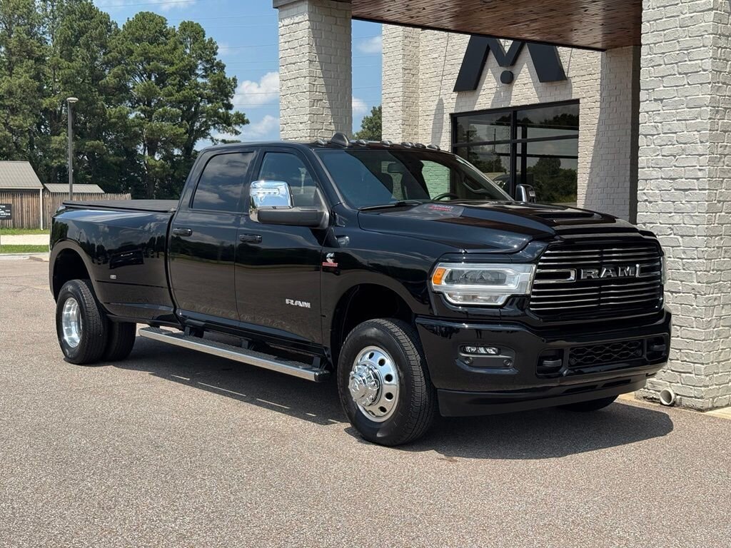2024 RAM 3500 Laramie - Photo 21 - Martin, TN 38237