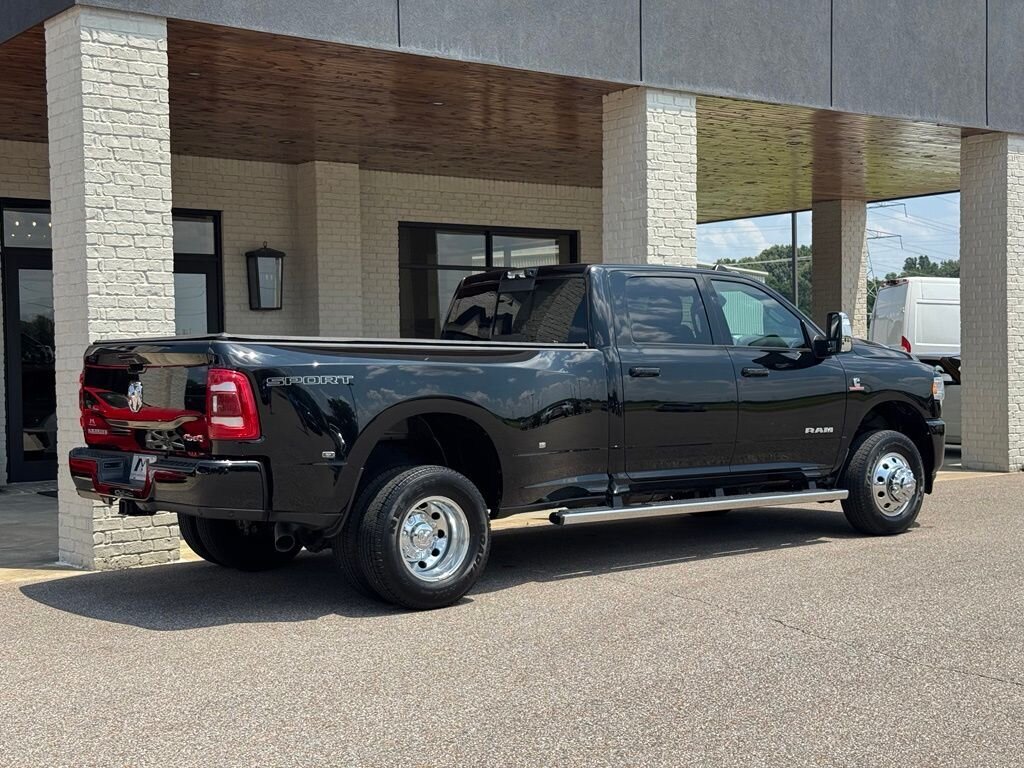 2024 RAM 3500 Laramie - Photo 14 - Martin, TN 38237