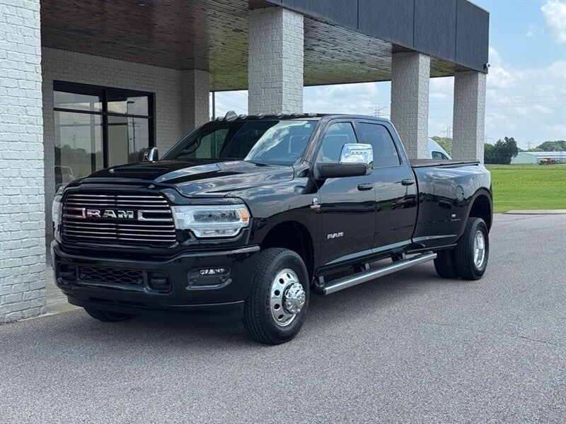 2024 RAM 3500 Laramie - Photo 3 - Martin, TN 38237