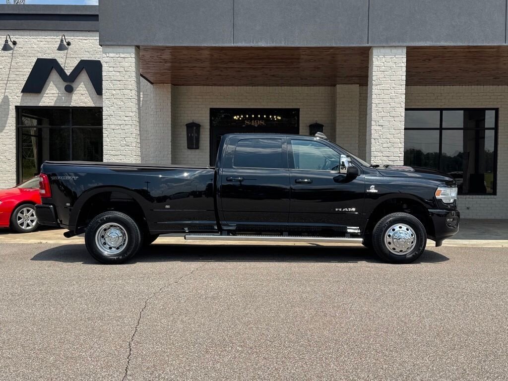 2024 RAM 3500 Laramie - Photo 17 - Martin, TN 38237