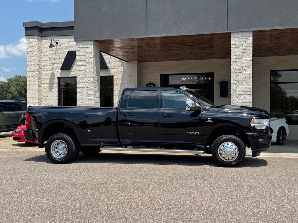 2024 RAM 3500 Laramie - Photo 18 - Martin, TN 38237
