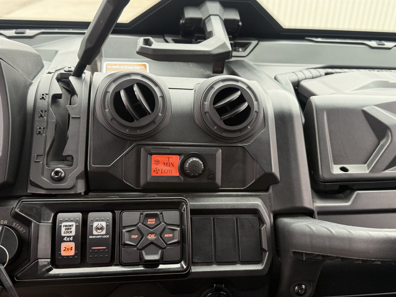 2025 CAN AM Defender PRO Limited HD 10   - Photo 14 - Martin, TN 38237