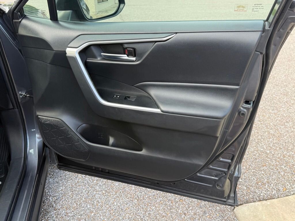 2019 Toyota RAV4 XLE   - Photo 33 - Martin, TN 38237