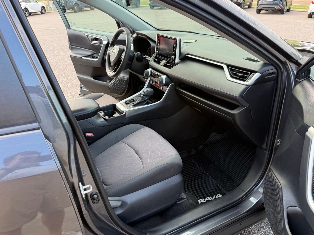2019 Toyota RAV4 XLE   - Photo 31 - Martin, TN 38237