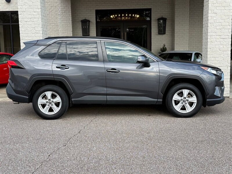 2019 Toyota RAV4 XLE   - Photo 4 - Martin, TN 38237
