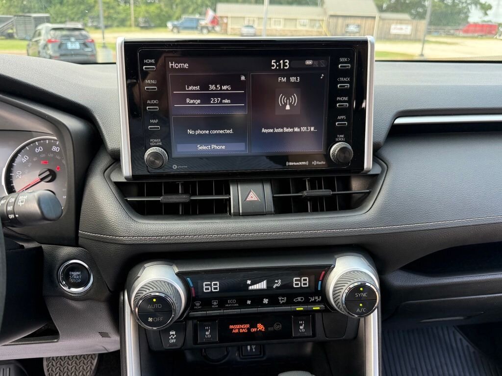 2019 Toyota RAV4 XLE   - Photo 18 - Martin, TN 38237