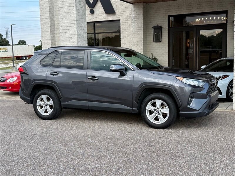 2019 Toyota RAV4 XLE   - Photo 3 - Martin, TN 38237