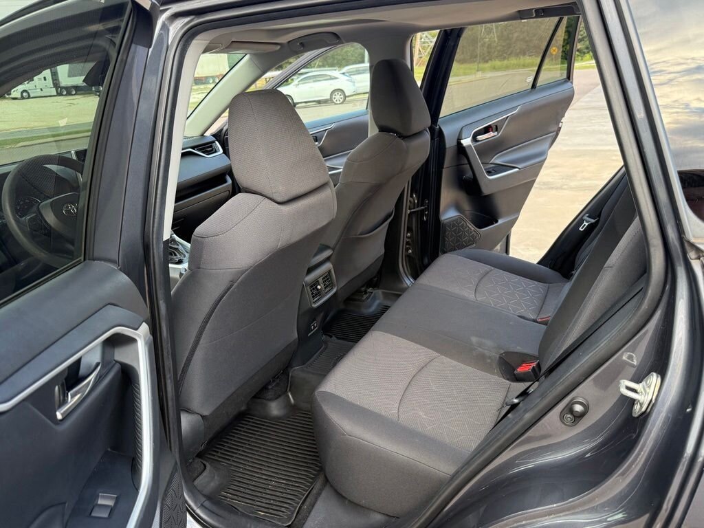 2019 Toyota RAV4 XLE   - Photo 27 - Martin, TN 38237