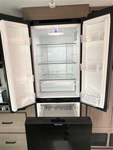 2025 Grand Design RV Transcend - Photo 10 - Hurricane, UT 84737