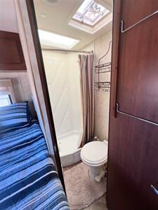 2011 Fleetwood Tioga DSL 24D   - Photo 10 - Hurricane, UT 84737