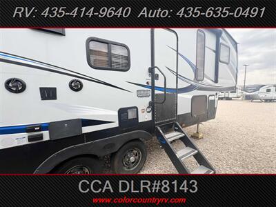 2018 Forest River Cherokee Arctic Wolf 255DRL4   - Photo 2 - Hurricane, UT 84737