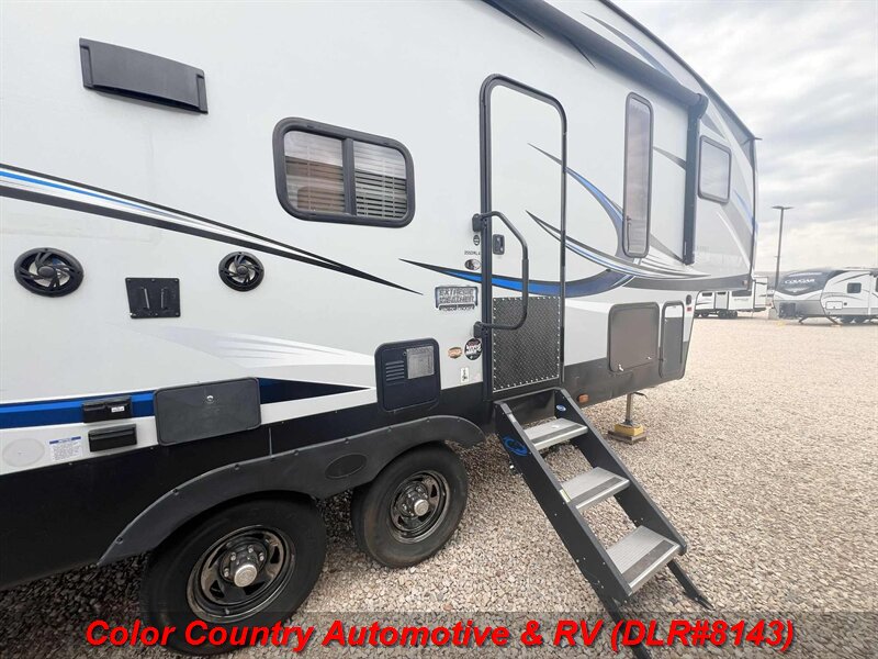 2018 Forest River Cherokee Arctic Wolf 255DRL4  