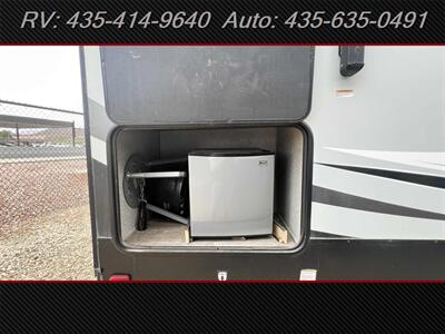 2018 Forest River Cherokee Arctic Wolf 255DRL4   - Photo 6 - Hurricane, UT 84737