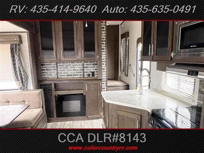 2018 Forest River Cherokee Arctic Wolf 255DRL4   - Photo 10 - Hurricane, UT 84737