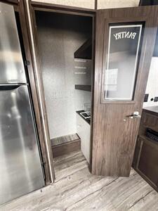 2018 Forest River Cherokee Arctic Wolf 255DRL4   - Photo 12 - Hurricane, UT 84737