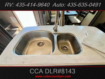 2018 Grand Design RV Momentum 376TH - Photo 17 - Hurricane, UT 84737