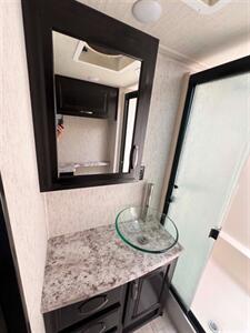 2018 Grand Design RV Momentum 376TH - Photo 25 - Hurricane, UT 84737