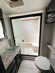 2018 Grand Design RV Momentum 376TH - Photo 24 - Hurricane, UT 84737