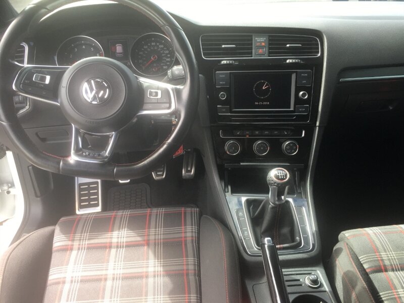 2018 Volkswagen Golf GTI SE Autobahn photo 6