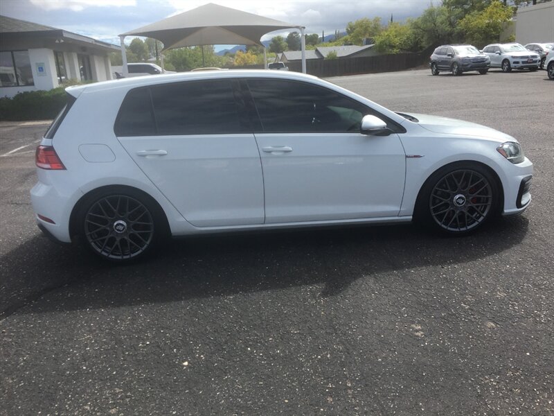 2018 Volkswagen Golf GTI SE Autobahn photo 2