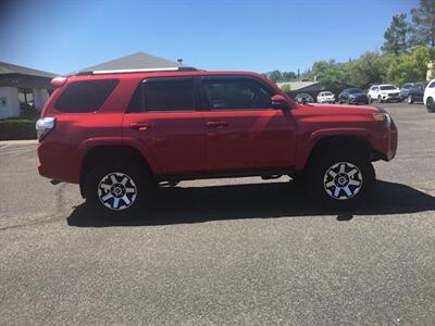 2016 Toyota 4Runner SR5 4x4 - Photo 2 - Cottonwood, AZ 86326