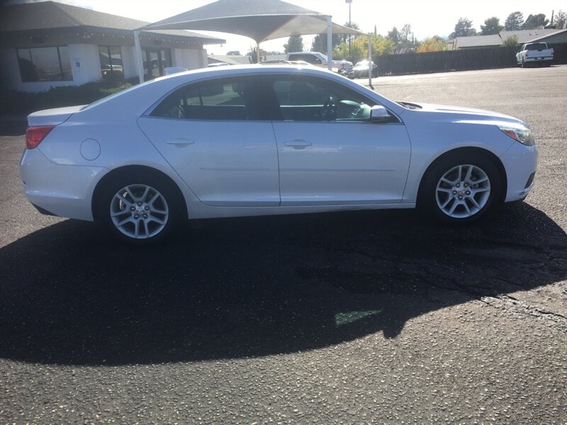 2015 Chevrolet Malibu 1LT photo 2