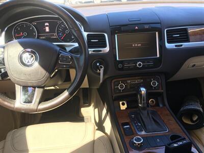 2012 Volkswagen Touareg TDI Sport  ALL WHEEL DRIVE - Photo 10 - Cottonwood, AZ 86326