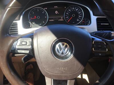 2012 Volkswagen Touareg TDI Sport  ALL WHEEL DRIVE - Photo 12 - Cottonwood, AZ 86326
