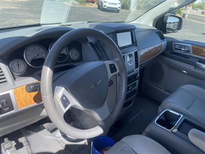 2010 Chrysler Town and Country Limited - Photo 7 - Cottonwood, AZ 86326