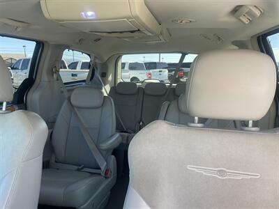 2010 Chrysler Town and Country Limited - Photo 5 - Cottonwood, AZ 86326