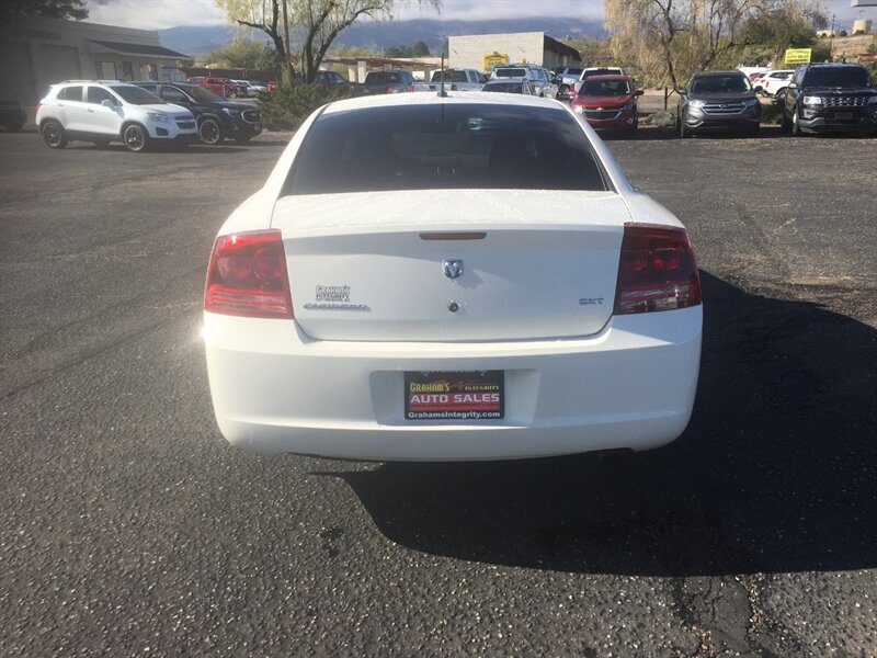 2008 Dodge Charger SXT photo 4