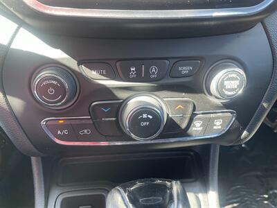 2021 Jeep Cherokee Altitude   - Photo 9 - Cottonwood, AZ 86326