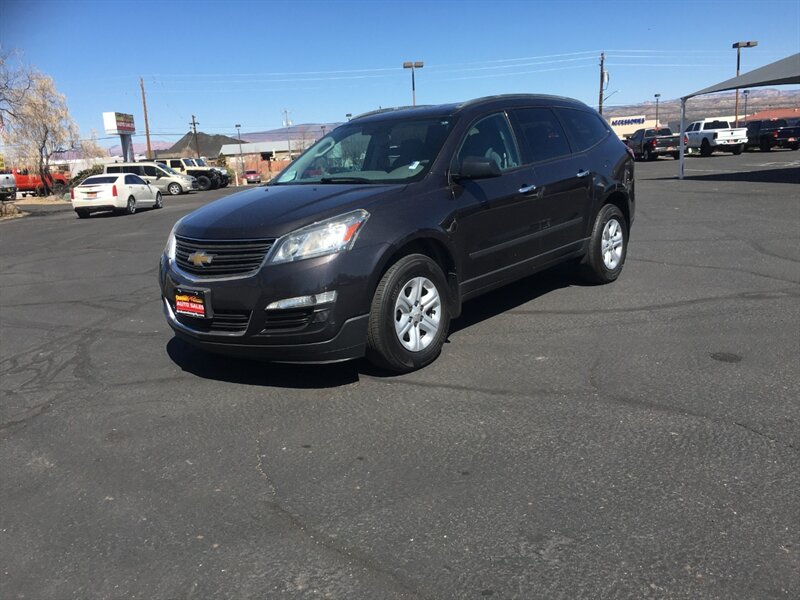 2017 Chevrolet Traverse LS - Photo 1 - Cottonwood, AZ 86326