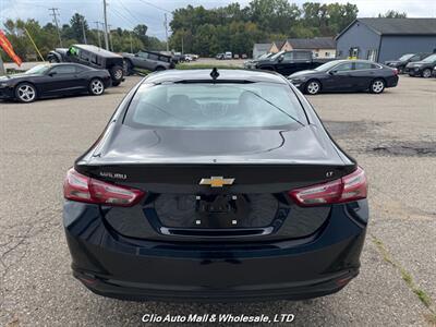 2022 Chevrolet Malibu LT FWD   - Photo 5 - Clio, MI 48420