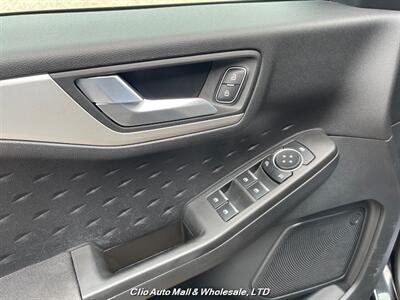 2020 Ford Escape SE AWD   - Photo 7 - Clio, MI 48420