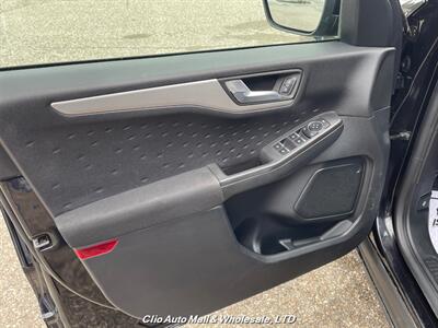 2020 Ford Escape SE AWD   - Photo 6 - Clio, MI 48420