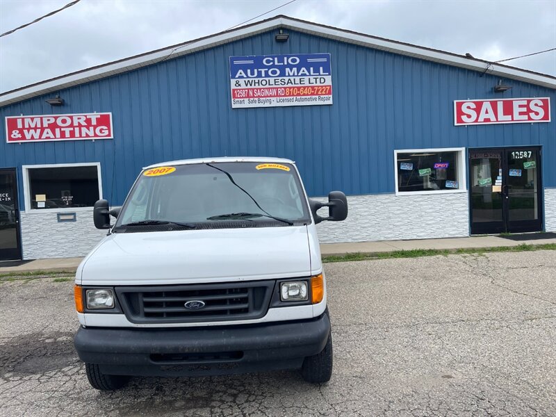 White 2007 Ford E-Series Van Rear-Wheel Drive Automatic