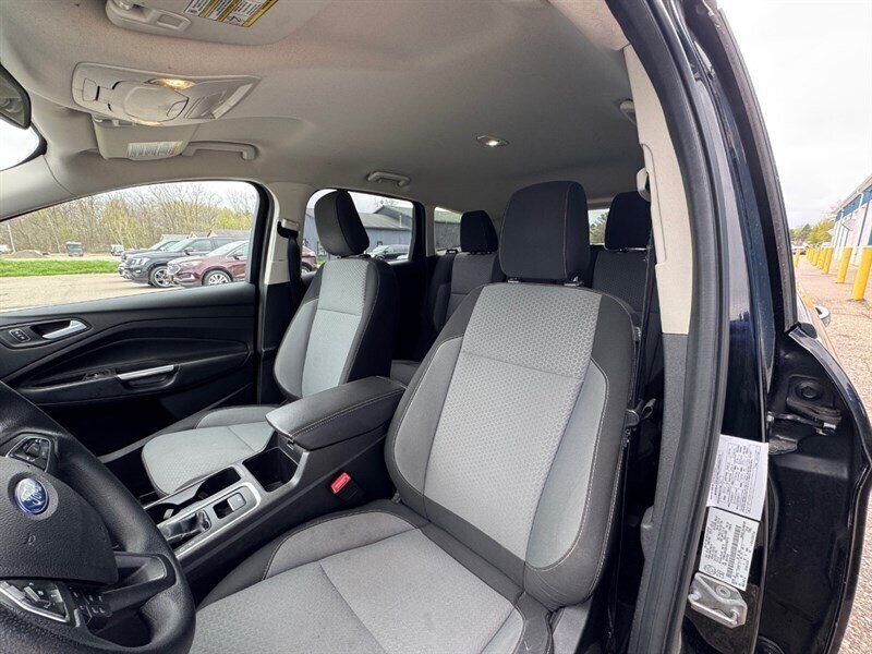 2018 Ford Escape SE - Photo 10 - Clio, MI 48420