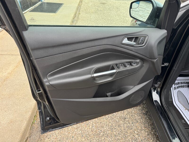 2018 Ford Escape SE - Photo 6 - Clio, MI 48420