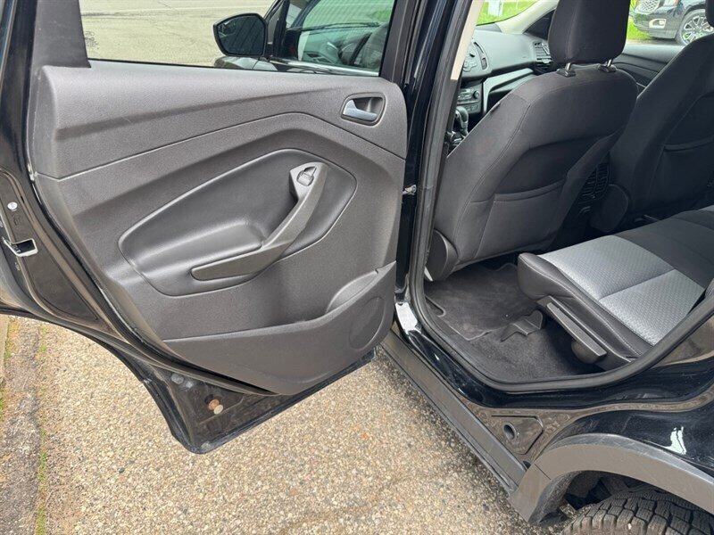 2018 Ford Escape SE - Photo 12 - Clio, MI 48420