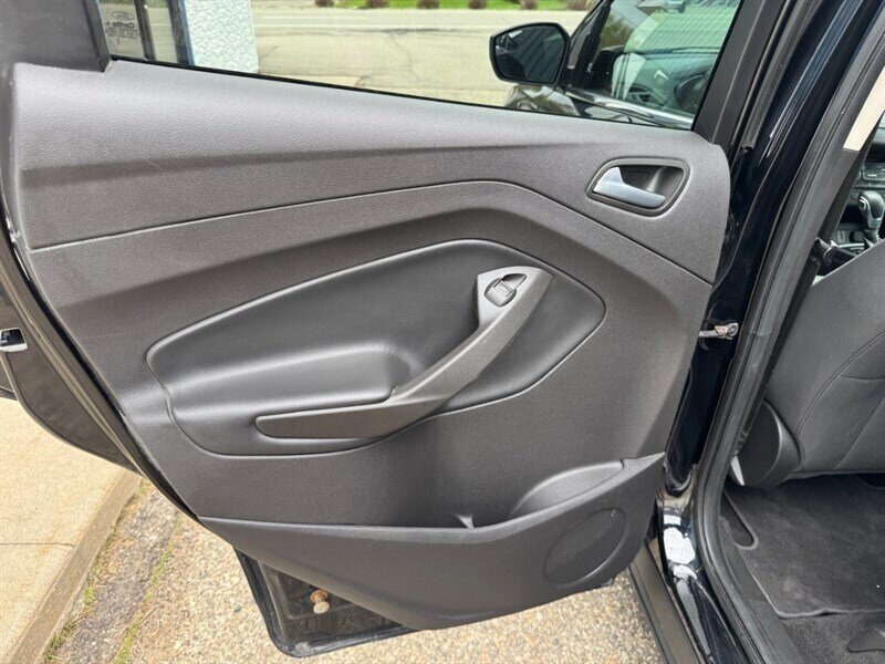 2018 Ford Escape SE - Photo 13 - Clio, MI 48420