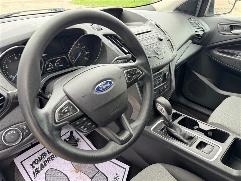 2018 Ford Escape SE - Photo 8 - Clio, MI 48420
