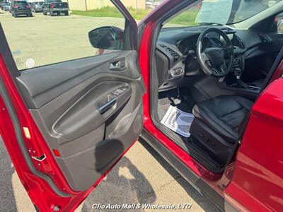2017 Ford Escape SE   - Photo 2 - Clio, MI 48420