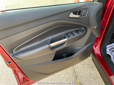 2017 Ford Escape SE   - Photo 8 - Clio, MI 48420