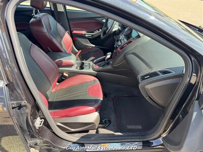 2012 Ford Focus Titanium FWD   - Photo 19 - Clio, MI 48420