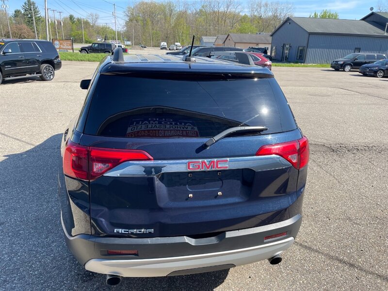 2017 GMC Acadia SLE-2 - Photo 5 - Clio, MI 48420