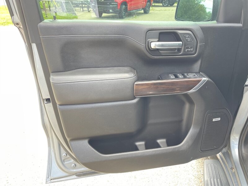 2019 GMC Sierra 1500 SLT - Photo 8 - Clio, MI 48420