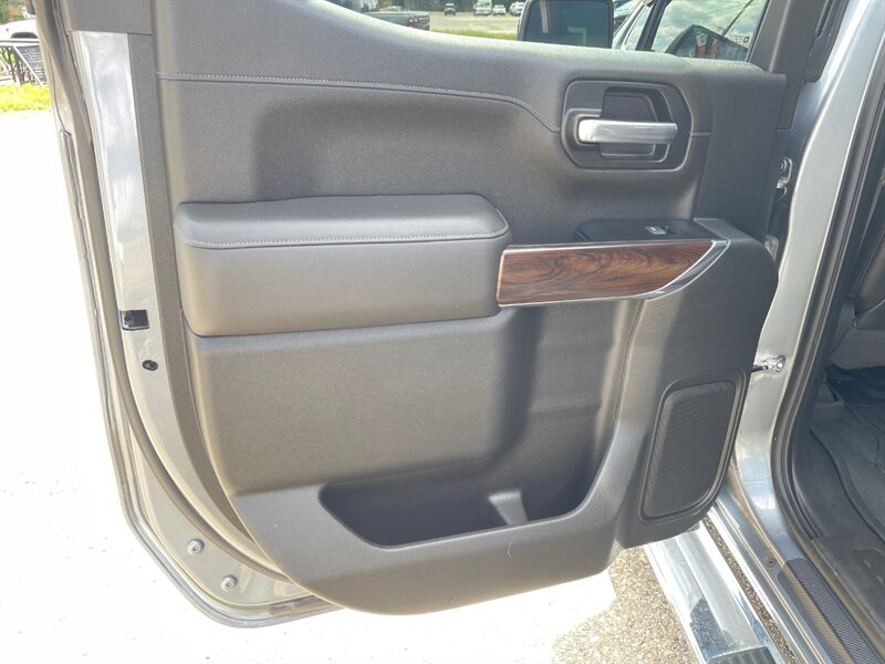 2019 GMC Sierra 1500 SLT - Photo 17 - Clio, MI 48420